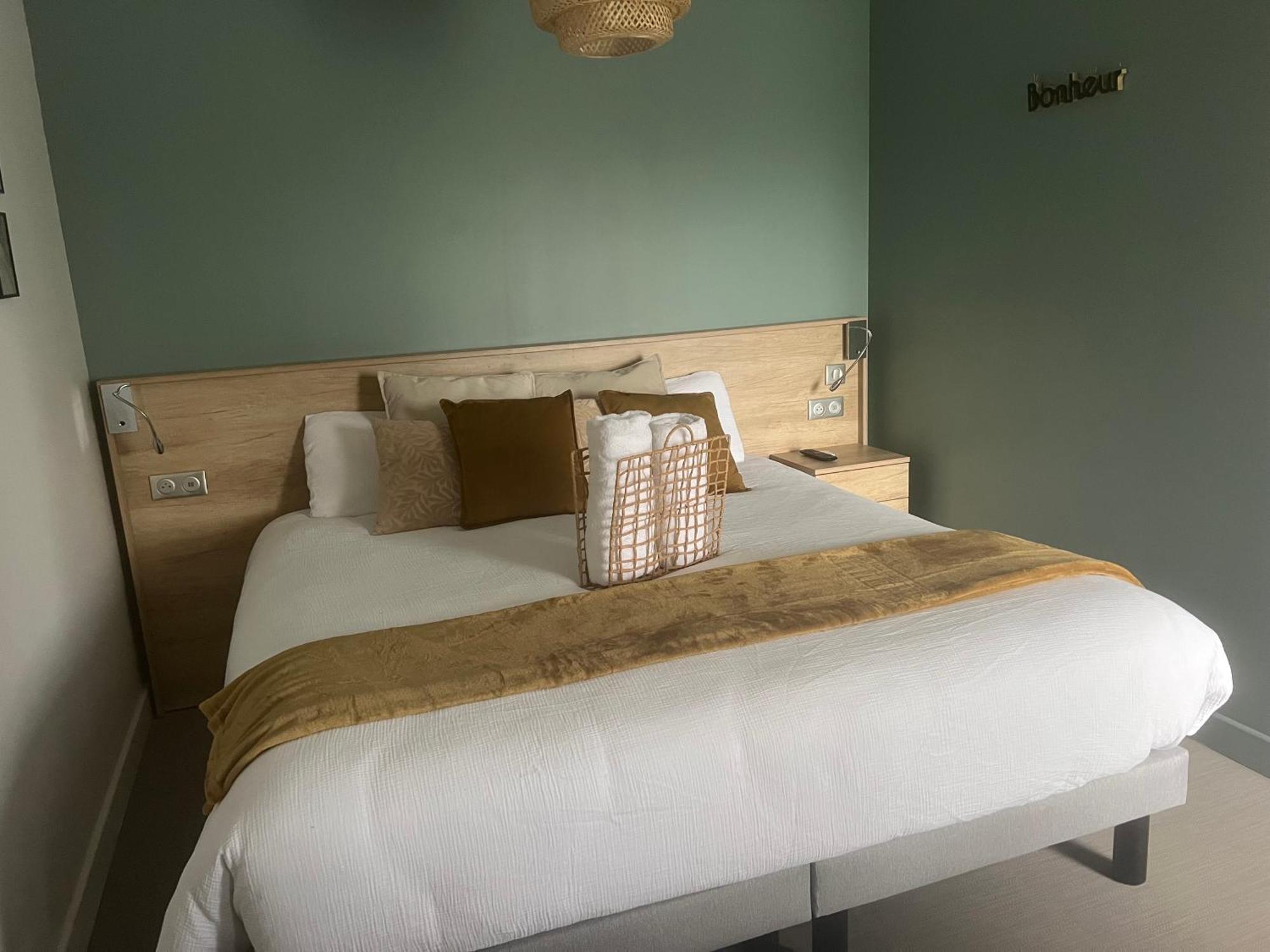 Chambre Privatisee L'Ermitage Vue Sur La Mayenne 查塔奥贡泰 外观 照片
